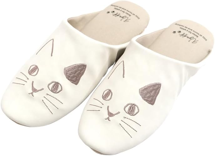 サッカーガールさま専用になりました　新品未使用　スリッパ　ニャンコ　ねこ Amazon | にゃふにゃふ フェイクレザー刺繍スリッパ Mサイズ(22